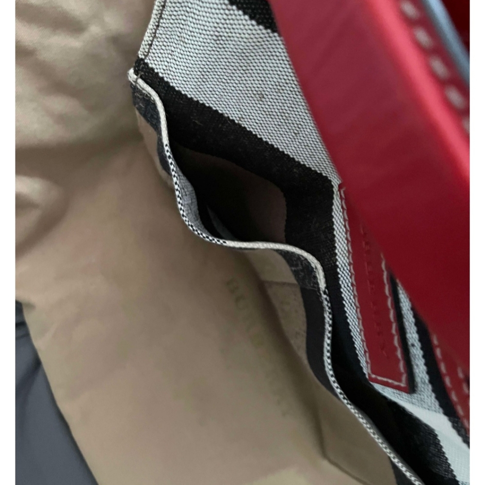 Burberry Medium Ashby Bucket Bag - Picture 10 of 15